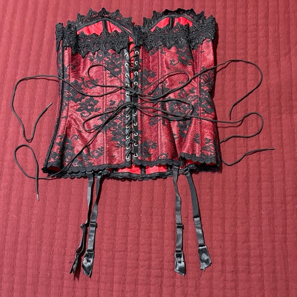 Fredericks of Hollywood Elegant Red with Black Lace Sweetheart Corset Sz 36 - Picture 2 of 8